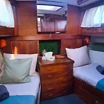 Sisu 1 - Boat House 보트호텔 *