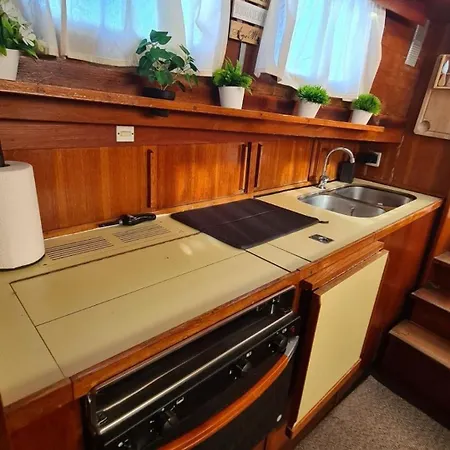Úszó hotel Sisu 1 - Boat House