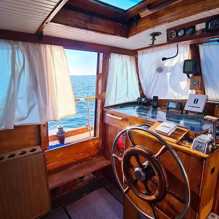 보트호텔 Sisu 1 - Boat House *