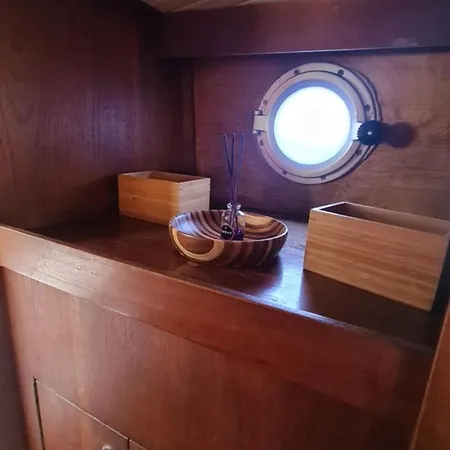 Sisu 1 - Boat House 船上ホテル オリョン