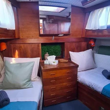 Sisu 1 - Boat House 보트호텔 *