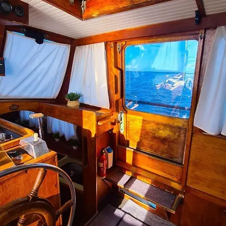 Sisu 1 - Boat House