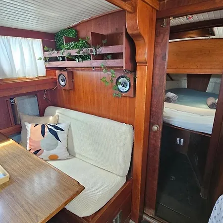 Sisu 1 - Boat House 보트호텔 *